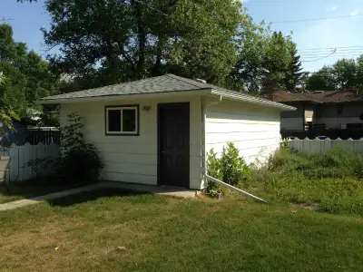Great price for this quality single garage! Located in the community of Lynnwood (north side of Ogde...