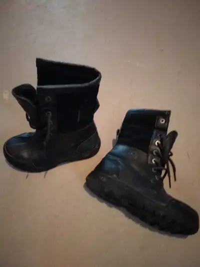 UGG winter boots size 1 US, View more