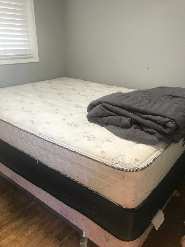 1 bedroom in house everything included, pool and parking. Long Term