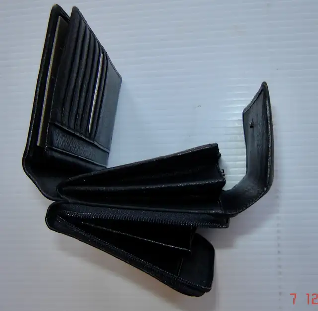 Vintage Roots Ladies Clutch Wallet Black Leather - New in Box in Women's - Bags & Wallets in City of Toronto - Image 6