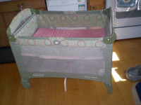 GRACO Portable Crib/Playpen with Raised Newborn Section
