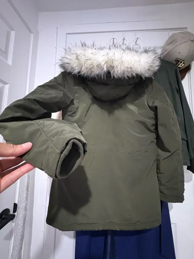 Misty Mountain women’s winter coat SMALL in Women's - Tops & Outerwear in City of Montréal - Image 7