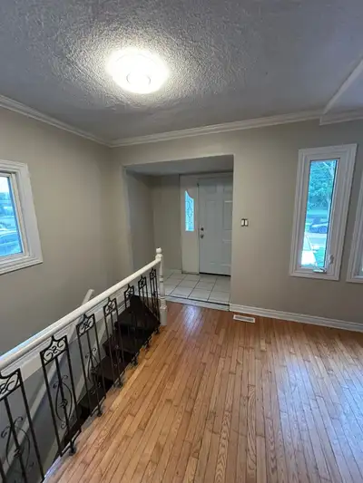Updated 3-Bedroom Bungalow in Port Credit – Move-In Ready!