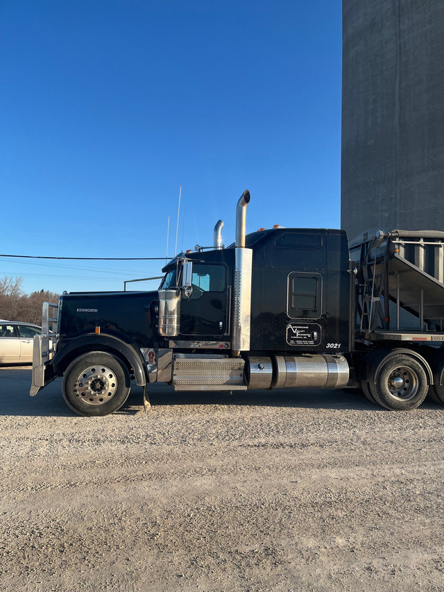 2021 Kenworth W900L in Heavy Trucks in Regina