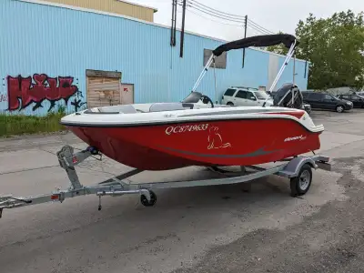 Ce bateau Bayliner M15 est en bon état et prêt pour votre prochaine sortie. Il est équipé d'un moteu...