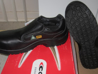 Brand new in box Man SD Safety Shoes