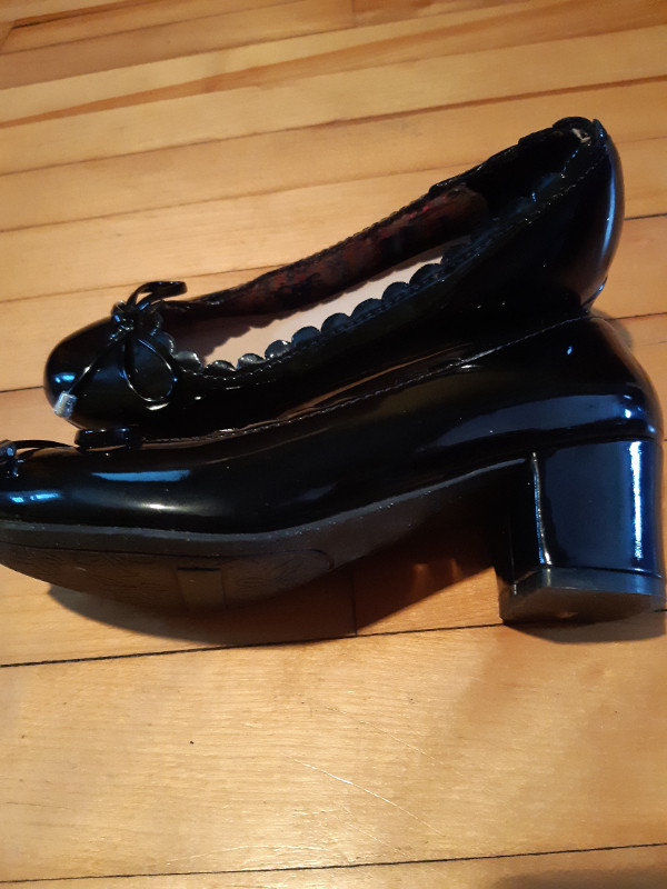 Girl dress shoes - size 12, size 2, size 3 in Kids & Youth in City of Halifax - Image 2
