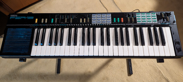 Vintage Yamaha PSR-12 49 Keys Keyboard in Pianos & Keyboards in Oshawa / Durham Region