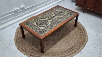 No deposit required Cash payment only Available, Beautiful refinished danish mid-century rosewood co...