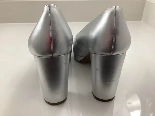 ladies size 10 silver platform heels Naturalizer in Women's - Shoes in Mississauga / Peel Region - Image 5
