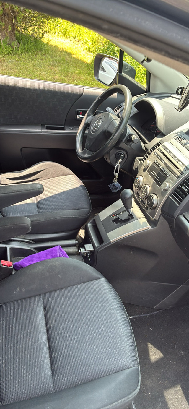mini van Mazda 5 for sale in Cars & Trucks in Cornwall - Image 4