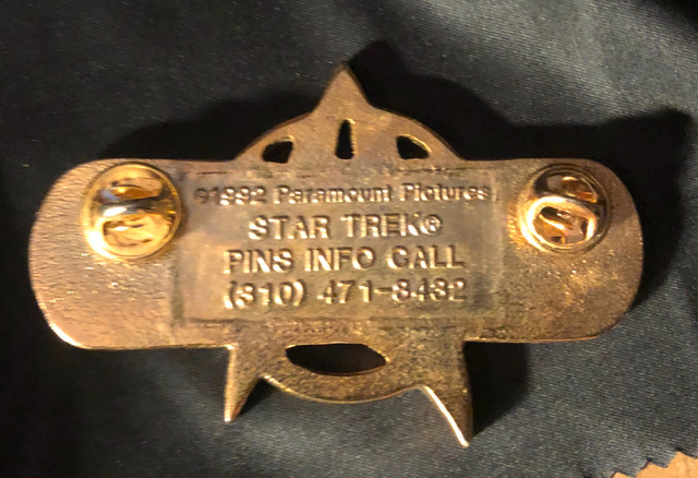 1992 PARAMOUNT PICTURES STAR TREK BADGE PIN BROOCH 3”X2” in Arts & Collectibles in Barrie - Image 2