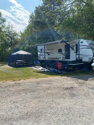 2014 StarCraft autumn ridge 289 bunkhouse. Queen bedroom double over double bunks. U shaped dinette...