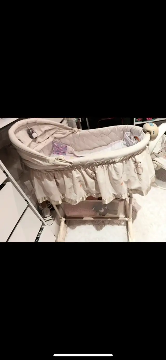 baby bassinet in Cribs in City of Toronto - Image 3