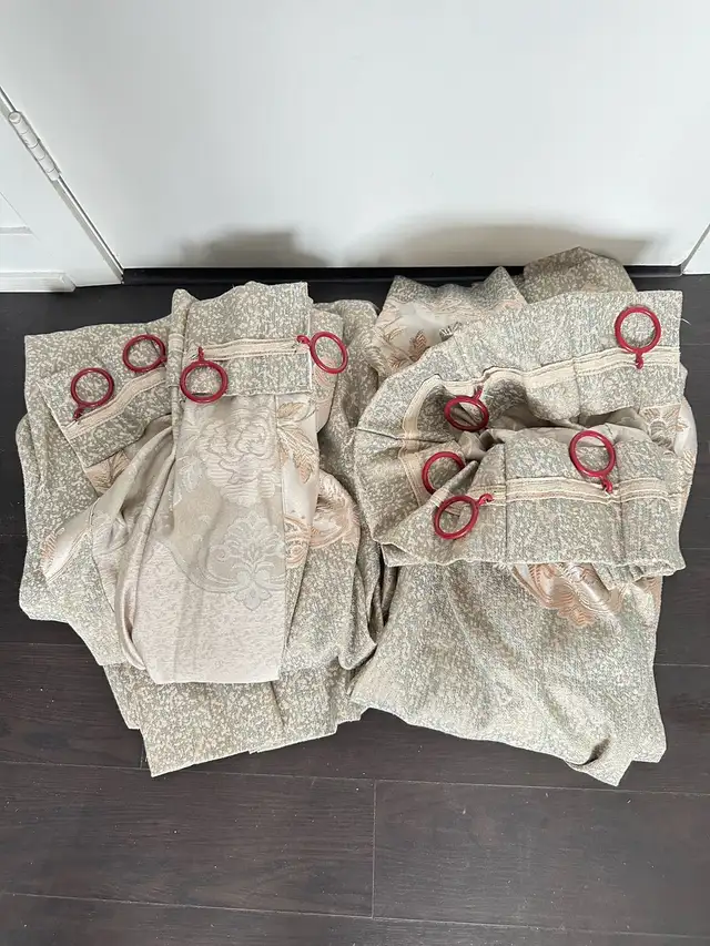 Curtains495871275356672002