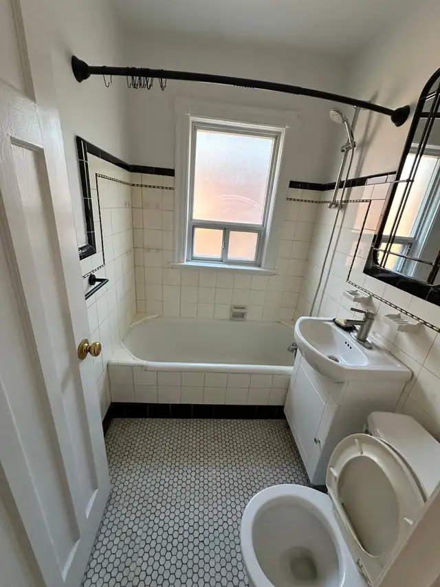 BRIGHT AND COZY ROOM FOR RENT - EAST YORK - MARCH 1ST