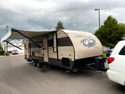 29 feet 1 slide. Sleeps up to 8. Model 23DBH