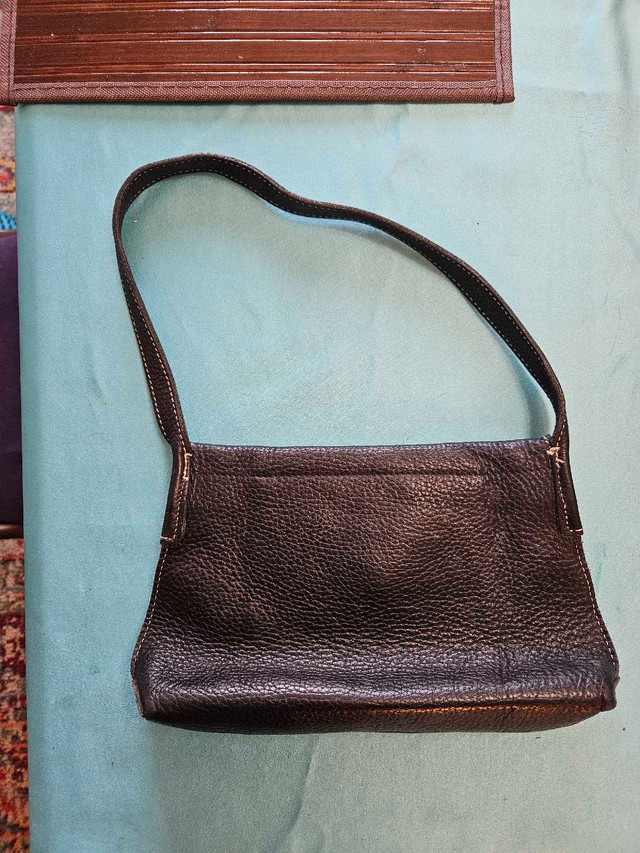 Roots purse shoulder bag in Women's - Bags & Wallets in Norfolk County - Image 3