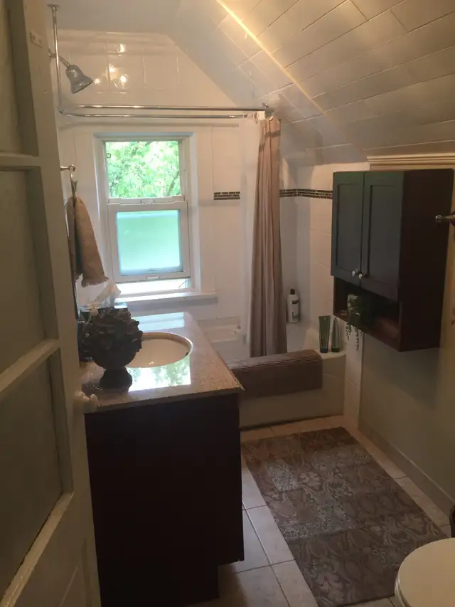 Uptown Waterloo Gem.... location, location, location! in Long Term Rentals in Kitchener / Waterloo - Image 8