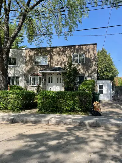 Si vous cherchez un appartement impeccable où on se sent bien dès la première seconde, vous venez de...