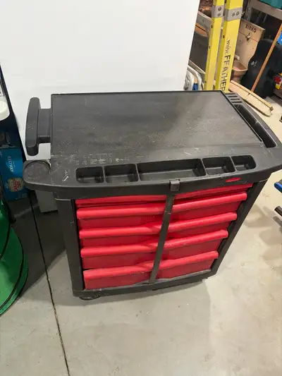 Rubbermaid rolling tool box/chest, View more