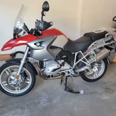 Get ready to embark on thrilling adventures with this fantastic BMW R1200GS! With 55256 km on the cl...