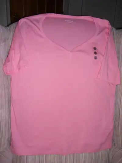 Peach Northern Reflections V-Neck Petite T-Shirt, Size large, View more