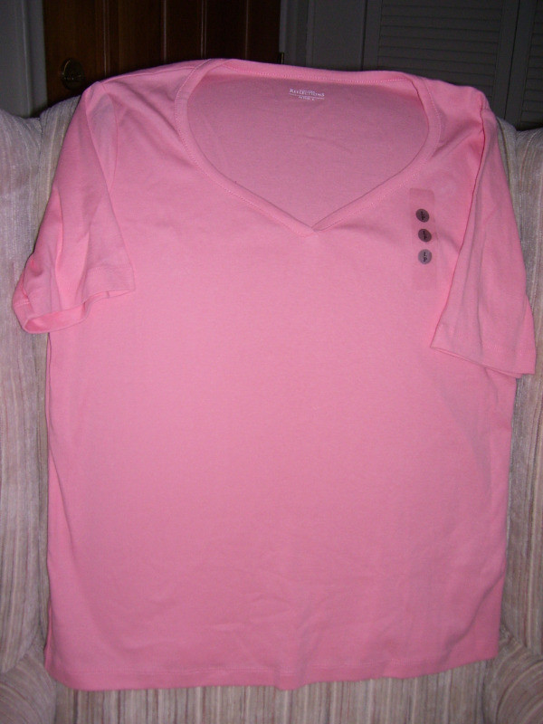 Peach Northern Reflections V-Neck Petite T-Shirt, Size large in Women's - Tops & Outerwear in Leamington