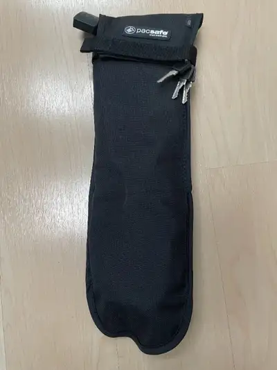 This item is brand new. For protecting 75-120 litre bags. Includes lock and 3 keys. Brand new, never...