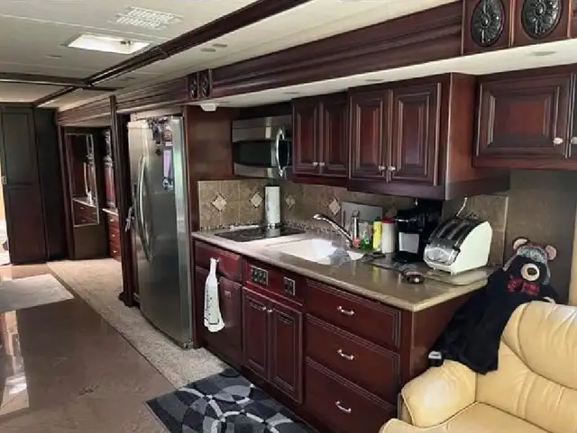 2012 American Revolution 42T – Luxury Diesel Pusher in RVs & Motorhomes in Revelstoke - Image 8