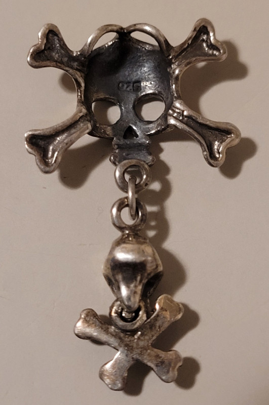Vintage Rare Sterling Silver Double Skull & Crossbones Pendant in Arts & Collectibles in Oshawa / Durham Region - Image 4