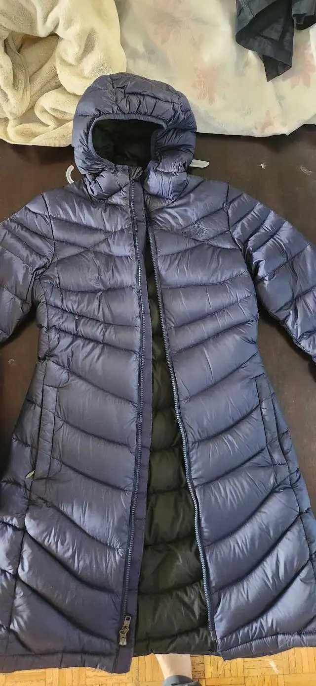 The North Face long jacket Women's in Women's - Tops & Outerwear in City of Toronto - Image 2