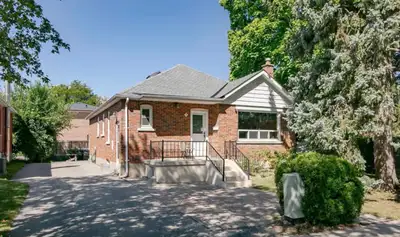 This beautiful house is located in downtown Brampton. 3 bedrooms plus office huge kitchen with built...