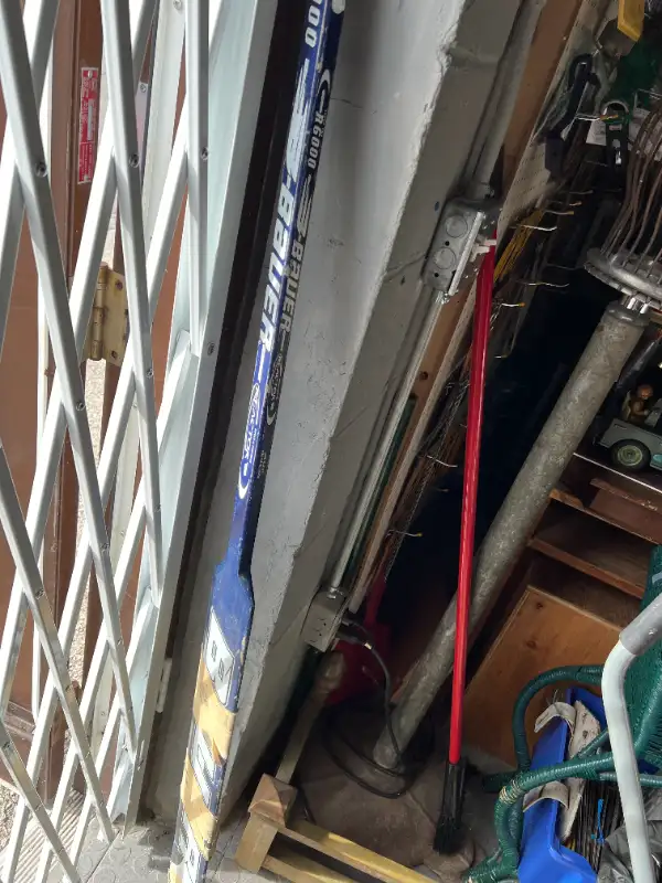 10 TOTAL -SOME NEW OLD STOCK GOALIE HOCKEY STICKS - 1 AUTO in Hockey in Mississauga / Peel Region - Image 9