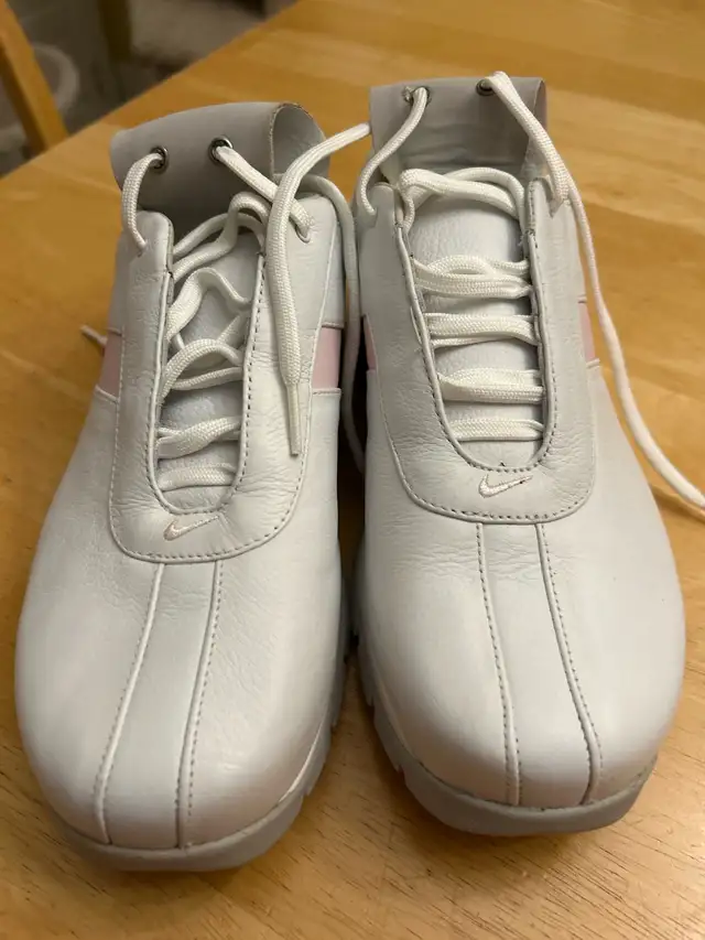 New Women’s size 6.5 Nike Golf  Shoes in Golf in Oakville / Halton Region - Image 3