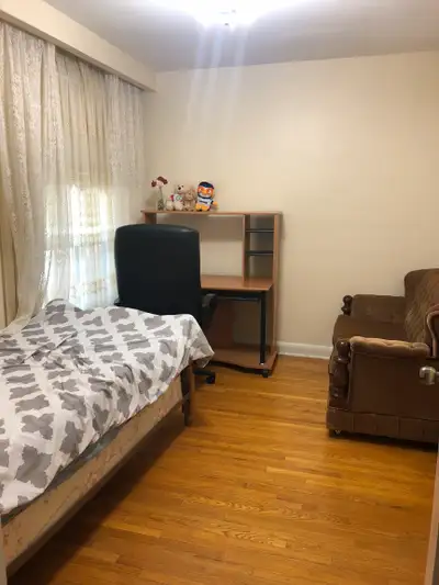 WOMEN ONLY - Cozy Room Available Near Downsview Park