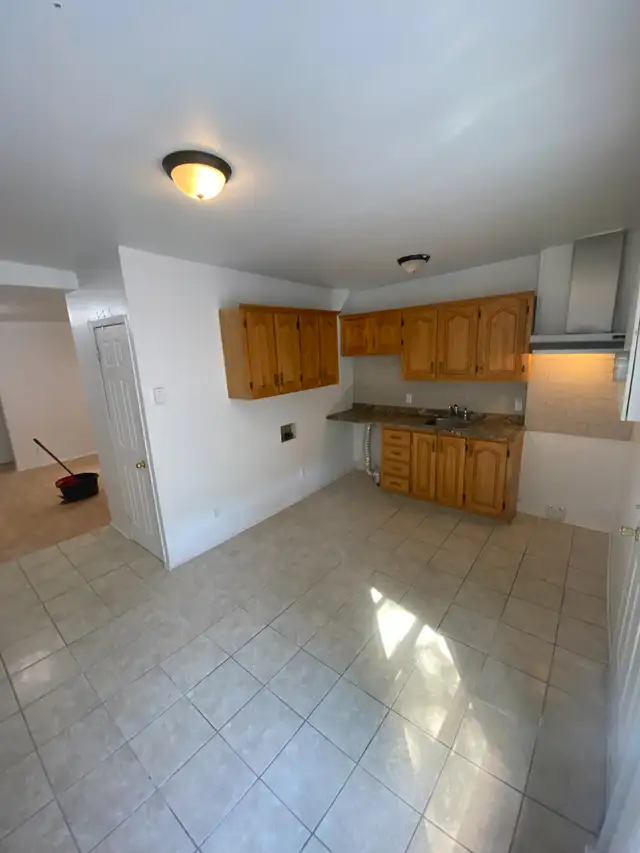 Logement à louer À côté du métro Rosemont (Petite Italy)