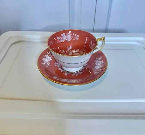 Vintage Aynsley Fine English Bone China Teacup & Saucer Orange w in Arts & Collectibles in Burnaby/New Westminster