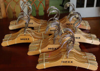 Children's Non-Slip Wood Hangers - MEXX