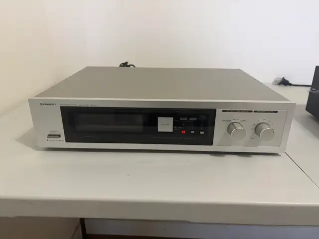 Pioneer SR-60 Reverb Amplifier in Stereo Systems & Home Theatre in Edmonton - Image 2