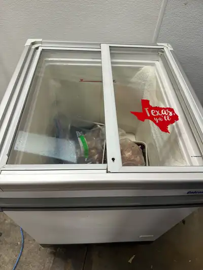 Celcold Commercial Glass Top Chest Freezer (CF22SG) - 133L / 4.7 cu ft Celcold CF22SG Commercial Che...