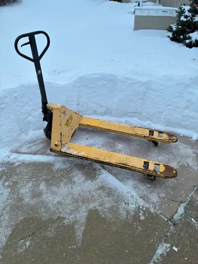 One pallet jack for sale everything is working on this pallet Jack Max Weight capacity 5500 pounds C...
