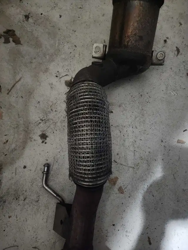 stock mk7 golf r down pipe in Engine & Engine Parts in Napanee - Image 4