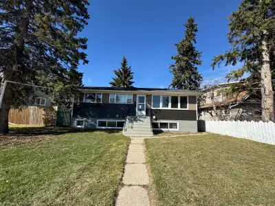 Clean and bright 3-bedroom, 1-bath home available in the desirable West Park area of Red Deer. This...