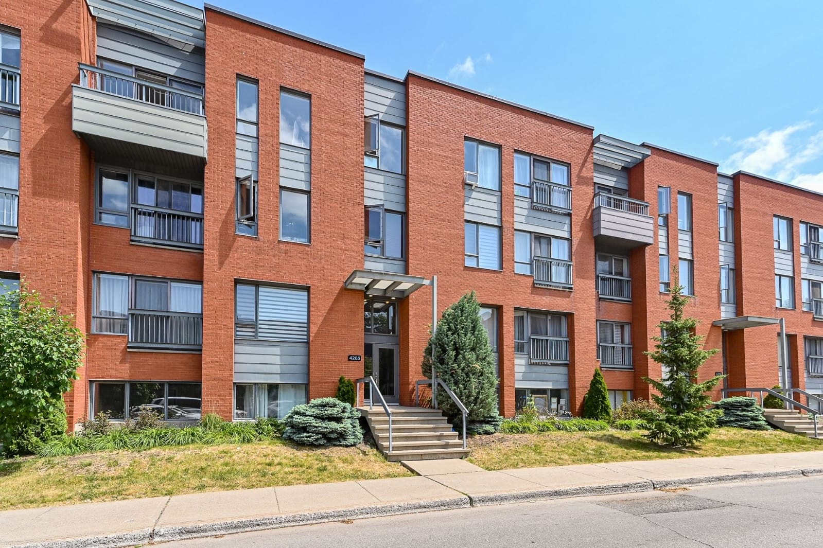 À louer 3 ch NDG 2175$ + garage 125$ — photo 1
