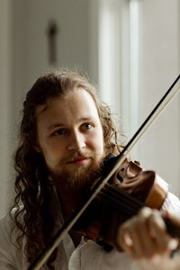 Violin Teacher. Violin Lessons in Central Calgary.