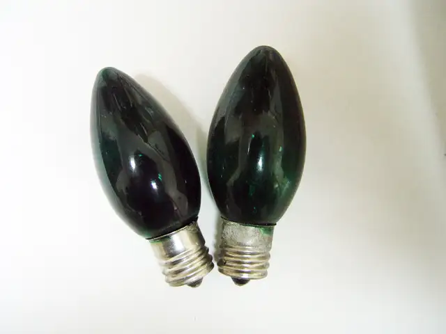 Box 25 Noma Colorbright C-9 Green Christmas Bulbs (Fort Erie) in Arts & Collectibles in St. Catharines - Image 5