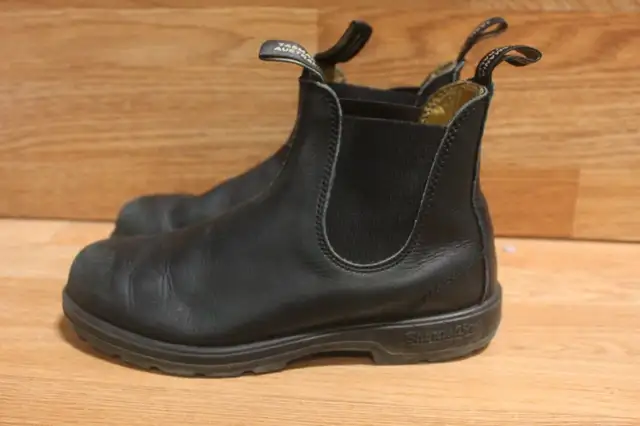 Blundstone 500 Boot Black ⎮ Womens 9 US - 9/10 in Women's - Shoes in City of Toronto - Image 2