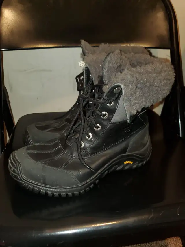 UGG  Australia womens size 7 winter boots. in Women's - Shoes in Calgary - Image 2