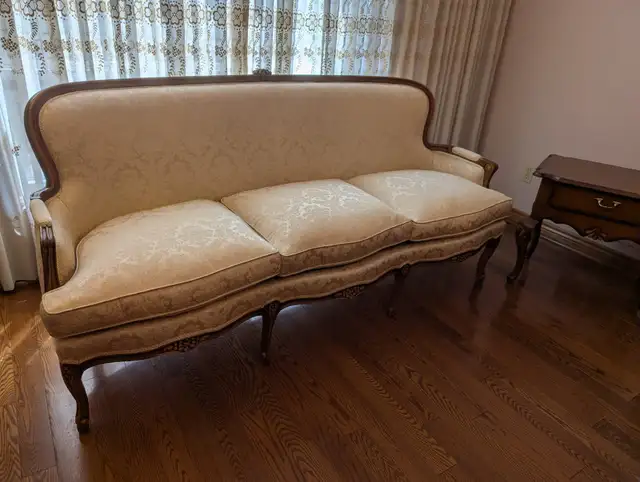 Salon set in Couches & Futons in Markham / York Region - Image 5
